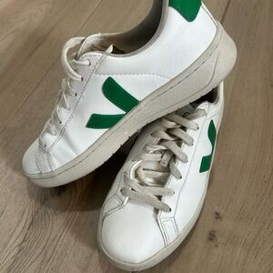 Womens Veja V-10 Sneakers White Green Leather Size US 6